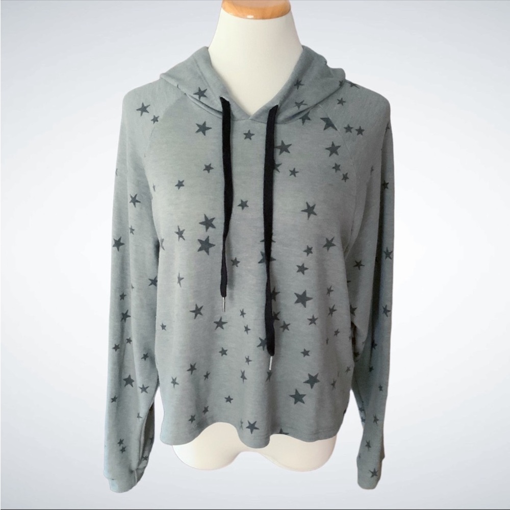 Le Lis Collection Boxy Cropped Pullover Hoodie with Stars